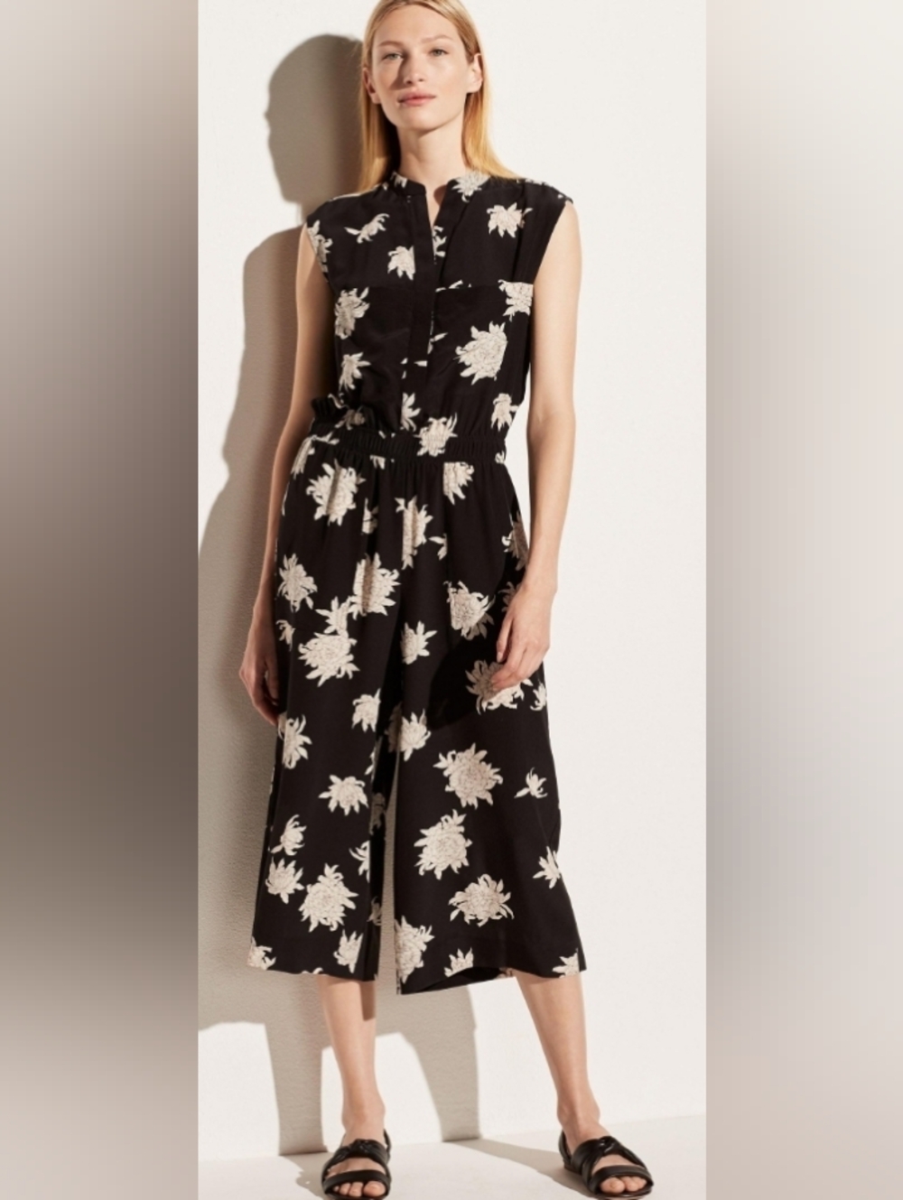 VINCE. Silk Chrysanthemum Floral Slevelees Wide Leg Jumpsuit In Navy Blue L